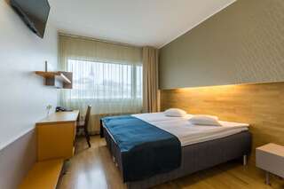 Отель Go Hotel Shnelli Таллин Улучшенный двухместный номер с 1 двуспальной или 2 отдельными кроватями и видом на Старый город-1